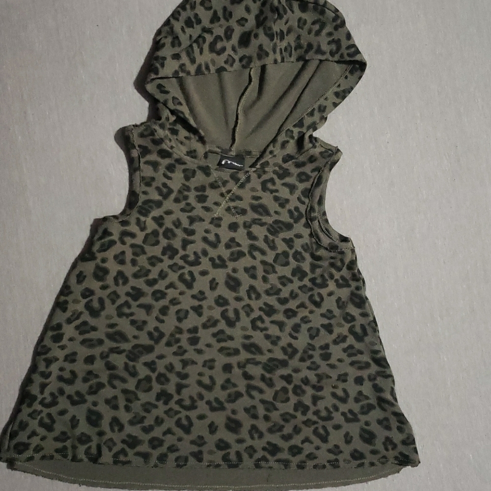 Sleeves shirt